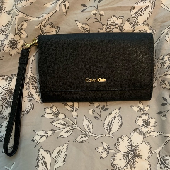 Calvin Klein Handbags - Calvin Klein black wristlet
